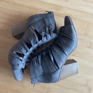 Maurices Gray Cage Front Gladiator Booty Heels Size 7.5